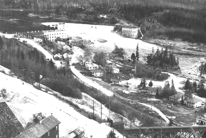 Small community of South Slocan around the Upper Bonnington Dam in the 30’s. 