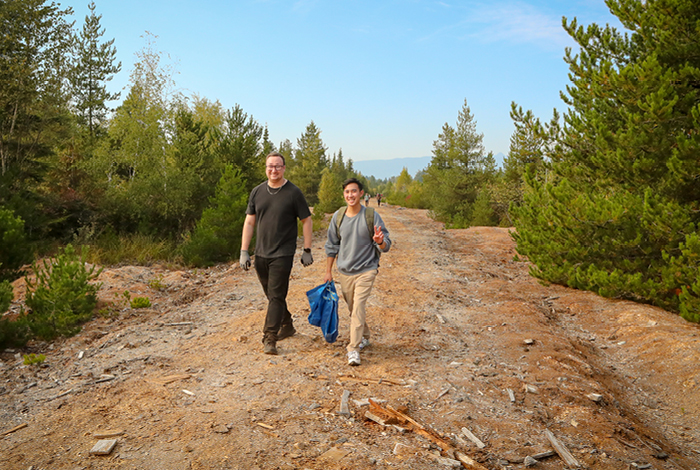 Volunteers heading home after a day of shoreline clean up