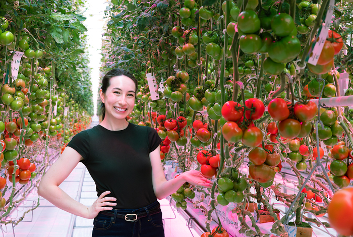 26-148-11-ci-rebates-blog-inline-700x470-1 Corporate Communications Advisor Lauren Beckett poses proudly beside a cluster of red and green tomatoes at Windset Farms’ greenhouse facility in Delta, B.C.