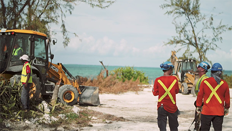 Irma_Workers_HeavyMachinery