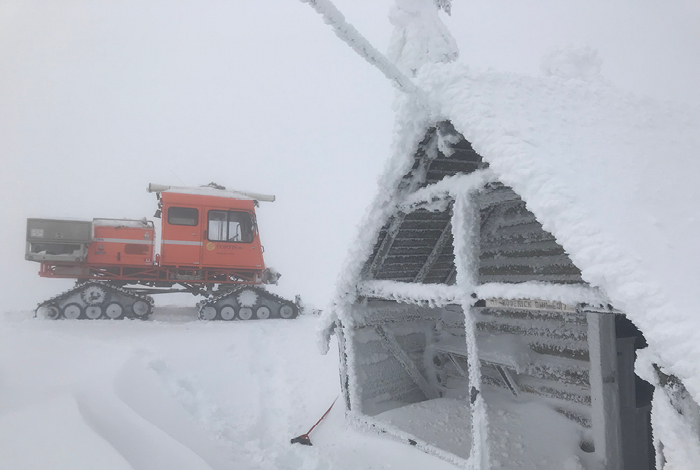 A warming hut to help crews take a temporary break from the cold.