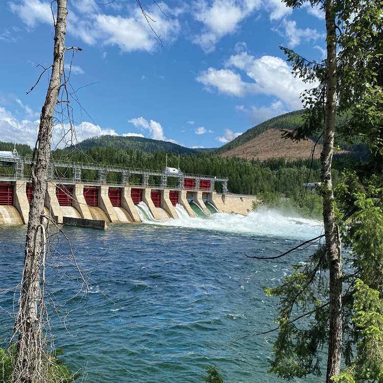 25-110.11_DamSafety_homepg-router_Press Water rushing through the open spill gates of FortisBC’s Hydroelectric Dam along the Kootenay River